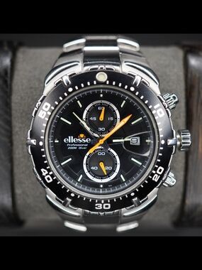 Ellesse Professional 200M Diver Chronograph Black Dial StainlessSteel Mens Watch
